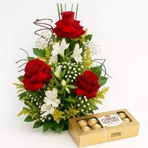 Arranjo Com 3 Rosas Vermelhas, Astromélias Brancas E Ferrero Rocher